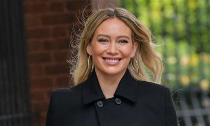 Hilary Duff divides fans with photo inside separate bathroom from husband Matthew