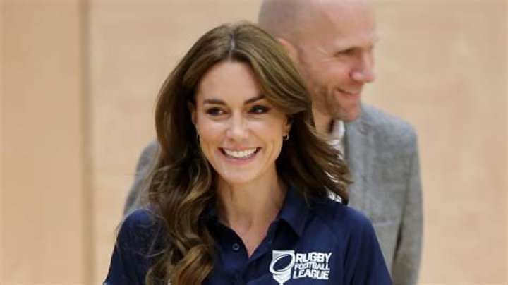 Kate Middleton's reaction to being tickled is priceless - video